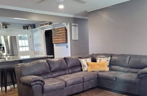 Ozone House | The Farm House w/spectacular views & HS Internet!