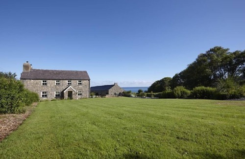 Pistyll Cottage | The Farmhouse - a llyn peninsula that sleeps 7 guests in 4 bedrooms