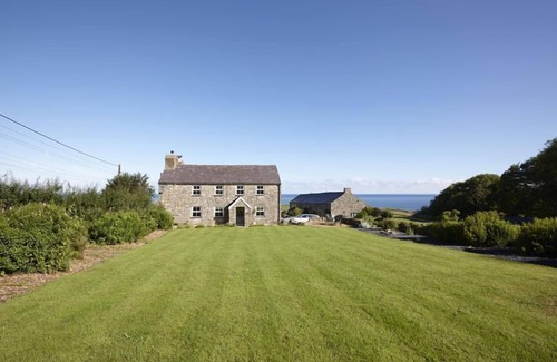 Pistyll Cottage | The Farmhouse - a llyn peninsula that sleeps 7 guests in 4 bedrooms