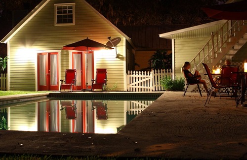 Valrico House | The Farmhouse at Country Retreat - a charming, idyllic, pet-friendly oasis
