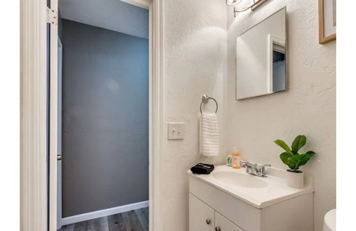 Moore House | The Farmhouse Five - A Modern, Updated and Spacious 5 BR 2 Bath Retreat