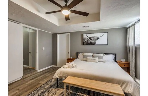 Moore House | The Farmhouse Five - A Modern, Updated and Spacious 5 BR 2 Bath Retreat