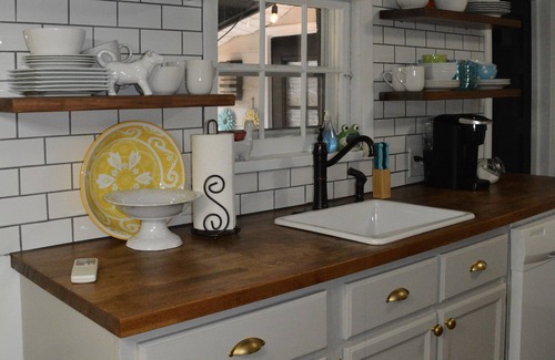 Franklin House | The Farmhouse is located in the Beautiful Mountains of Western North Carolina.