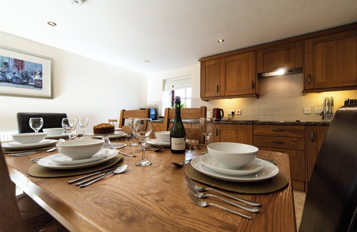 Newton Grange Cottage | The Farriers - Explore the Peak District. Enjoy the Autumn Colour at Chatsworth