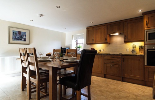 Newton Grange Cottage | The Farriers - Explore the Peak District. Enjoy the Autumn Colour at Chatsworth