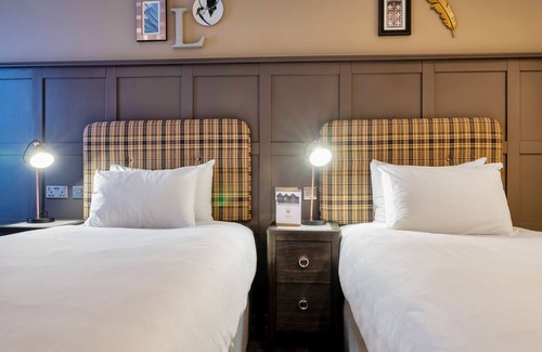 Ludwel Hotel | The Feathers Hotel