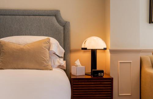 Woodstock Hotel | The Feathers Hotel