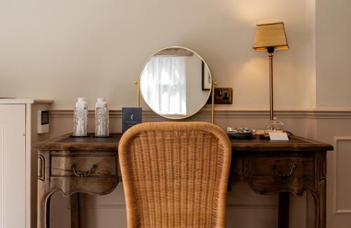 Woodstock Hotel | The Feathers Hotel