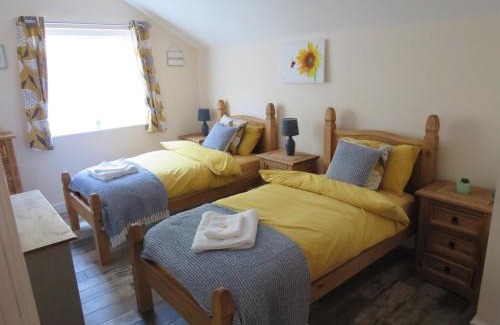 Bridlington House | The Feed Room At Eastmoor Farm Fully Renovated Fully Equipped 2 Bed Luxury Mews Cottage 1 Mile from the Beach