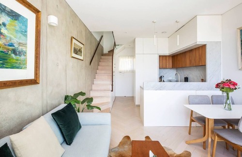 Alexandria Apartment | The Fern Double story Penthouse Suite wTerrace