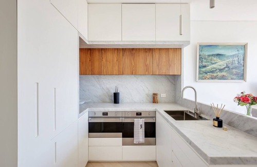 Alexandria Apartment | The Fern Double story Penthouse Suite wTerrace