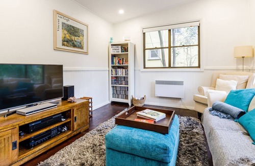 Dangar Island House | The Ferry Master's Cottage. A lovely cottage set on a beautiful island!