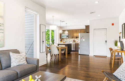 Historic Montford Condo | The Finch - 2 bedroom condo w/Elevator, Roof deck, WiFi in enchanting Asheville