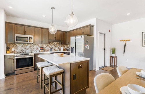 Historic Montford Condo | The Finch - 2 bedroom condo w/Elevator, Roof deck, WiFi in enchanting Asheville