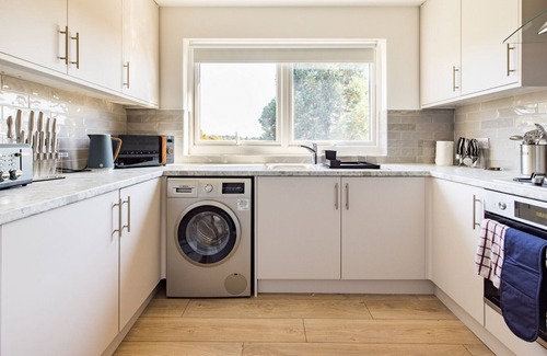 East Finchley Apartment | The Finchley Bolthole - Delightful 2BDR Flat