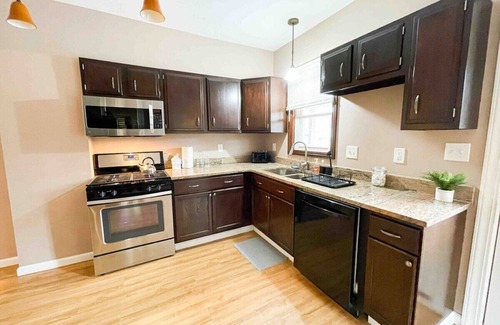 Lakewood Apartment | The Firepit Townhouse in Lakewood