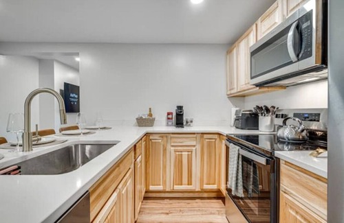 Elkton Cabin | The Fireside Retreat/Hot Tub/Movie Shed/Yard Games