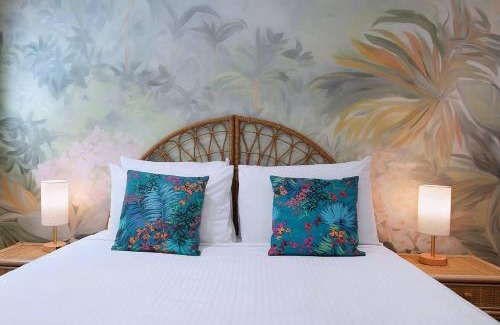 Bulimba Apartment | The Fish Bowl Vibrant Riverside Escape with Pool