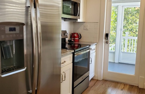 Mount Dora Cottage | "THE FISHERMAN'S COTTAGE" # 1 DESTINATION Rental in Historic District~Mount Dora
