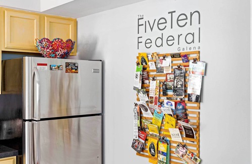 Galena Cottage | 'the Fiveten Federal' - Downtown Galena Gem!