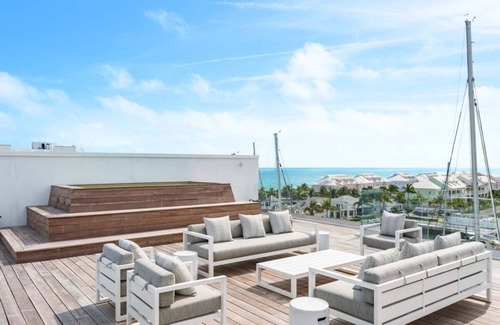 Nassau Condo | The Flamingo Condo