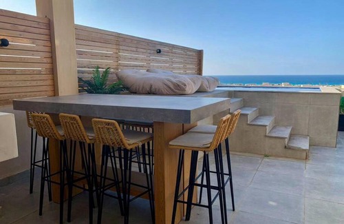 Al Alamayn Apartment | The Flamingo - Sea view penthouse with plunge pool