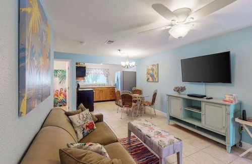 Laurel House | The Flamingo