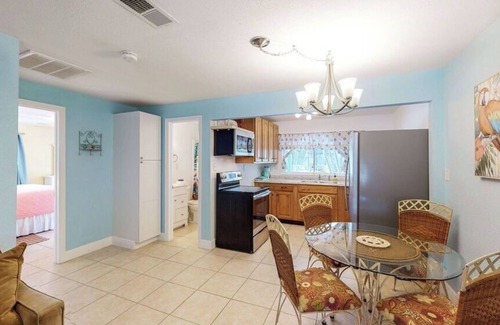 Laurel House | The Flamingo