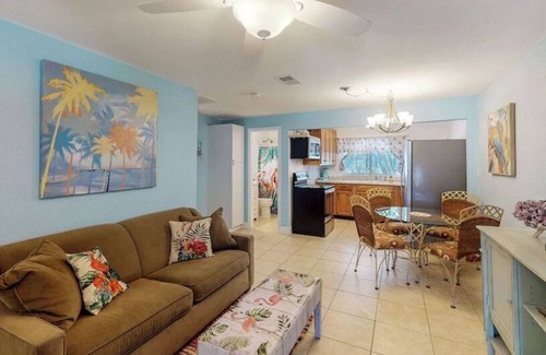 Laurel House | The Flamingo