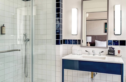 Downtown Asheville Hotel | The Flat Iron Hotel