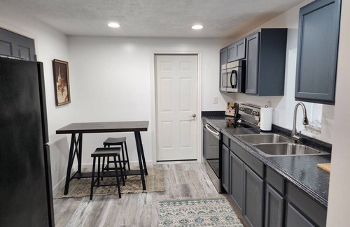 Summerlee Apartment | The Flat on Main