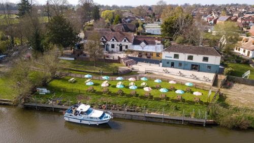 Twyning Hotel | The Fleet Inn