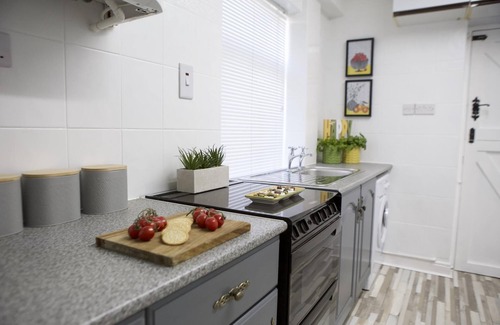 Flint Apartment | The Flintshire - North Wales - Sleeps Up To 9