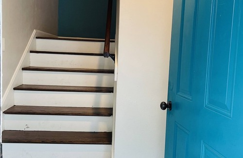 Murray Hill Apartment | The Flirty Flamingo on Post. Free parking Walkable