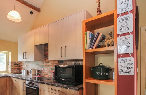 Ellesmere Cottage | THE FLO JO, pet friendly, with a garden in Ellesmere