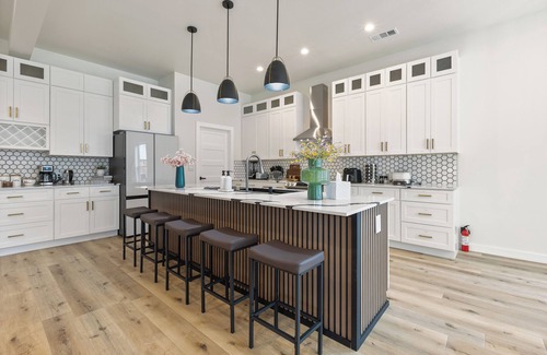 West Dallas Villa | The Floral Home In Dallas With 4 Bedrooms and Hot Tub.