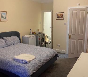 South Norwood Apartment | The Florence Room