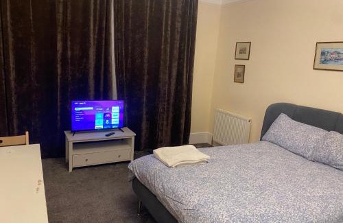 South Norwood Apartment | The Florence Room
