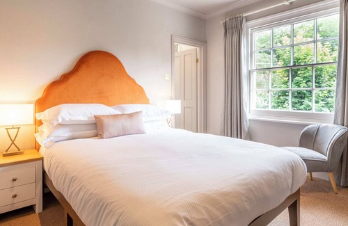 Henley-on-Thames Bed & Breakfast | The Flower Pot Hotel - Room 2 - Super King