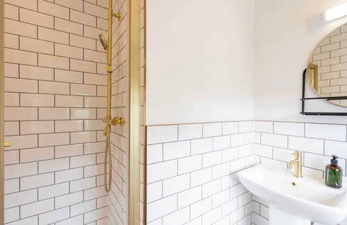 Henley-on-Thames Bed & Breakfast | The Flower Pot Hotel - Room 2 - Super King