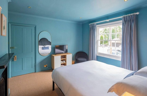 Henley-on-Thames Bed & Breakfast | The Flower Pot Hotel - Room 4 - Super King