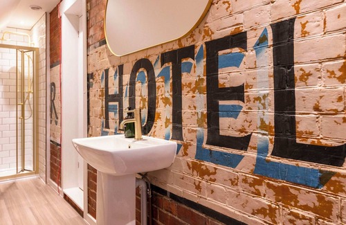 Henley-on-Thames Bed & Breakfast | The Flower Pot Hotel - Room 4 - Super King