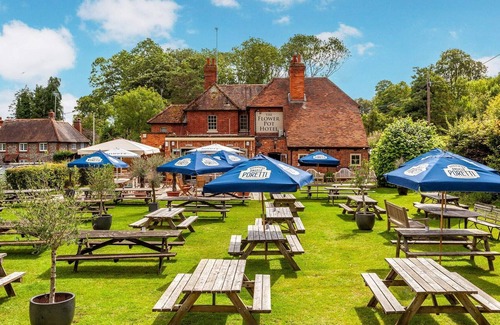 Henley-on-Thames Bed & Breakfast | The Flower Pot Hotel - Room 4 - Super King