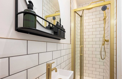 Henley-on-Thames Bed & Breakfast | The Flower Pot Hotel - Room 5 - Super King
