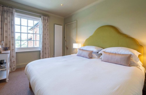 Henley-on-Thames Bed & Breakfast | The Flower Pot Hotel - Room 5 - Super King