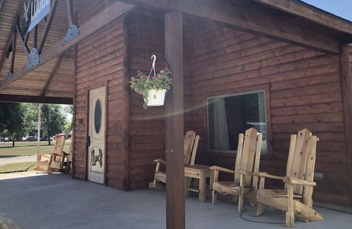 Fountain City Cabin | The Flyway Lodge on the Mississippi - Fountain City, WI