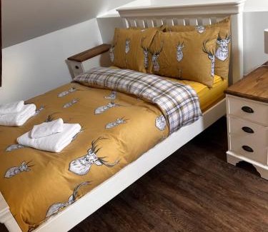 Gateshead House | The Follonsby hot tub Retreat with own bar near city centre