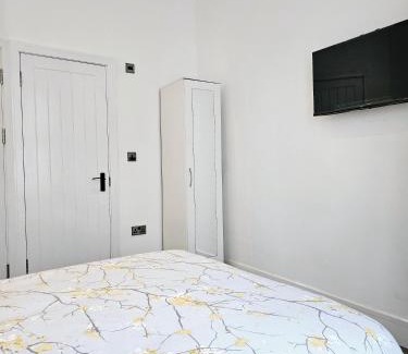 Newham House | The Forest Residence
