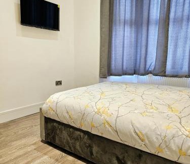 Newham House | The Forest Residence
