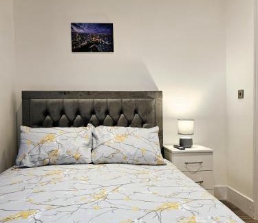 Newham House | The Forest Residence